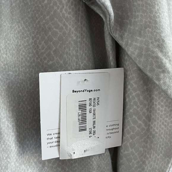 NWT BEYOND YOGA | Brushed Knit Printed Favorite Raglan in Gray Leopard | Size M - Picture 8 of 10
